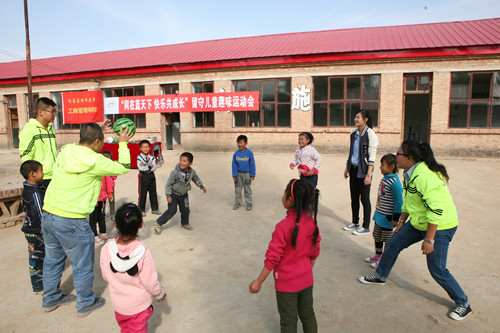 伊利趣味运动会走进托县河会坪小学