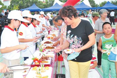 新疆沙湾第四届大盘美食文化旅游节开幕