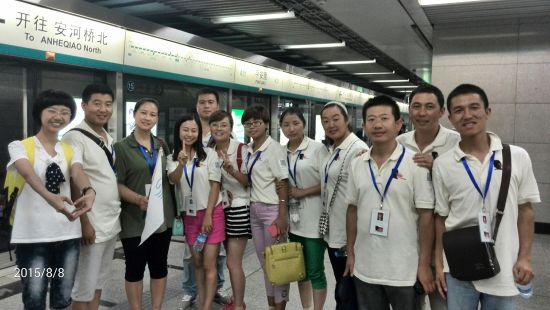 京港地铁开放爱心通道，乡村教师体验城市交通
