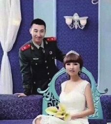 尹艳荣与新婚妻子的结婚照。一对璧人，如今天人永隔。
