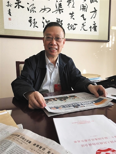 昨日，新京报记者专访全国政协委员、原卫生部副部长黄洁夫。新京报记者 李丹丹 摄