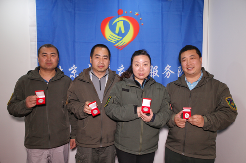 北京市志援应急救援服务中心队员获得“寻人之星”奖章