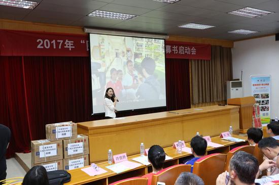 金龙客车品牌企划部经理陈冰青作2016金龙移动图书馆项目总结