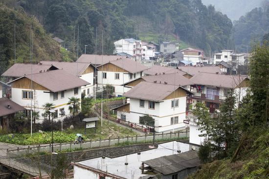 以减灾为核心的重建项目覆盖900余个次学校和村/社区 共58万人次受益