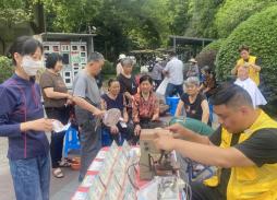 一个社区的老年友好实践—— 居民自治“共享客厅”，众人合力“门铃助老”