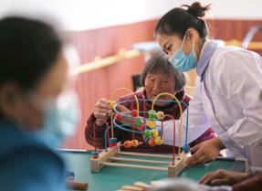 聚焦失能老人照护服务刚需 推动消费补贴政策落地见效