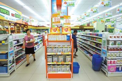2013年7月9日，上海某药店有奶粉在售